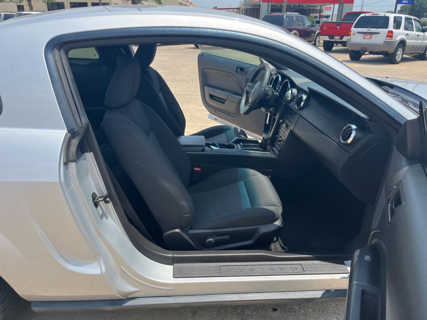 2007 SILVER /gray Ford Mustang (1ZVFT80N475) , Automatic transmission, located at 14700 Tomball Parkway 249, Houston, TX, 77086, (281) 444-2200, 29.928619, -95.504074 - Photo#11